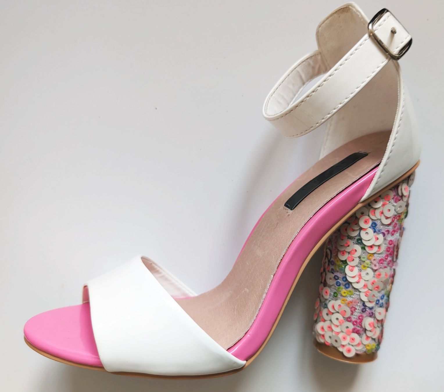 Chaussures femmes: LOST INK : Sandales blanches/roses talon à sequins 36 – Neuf (Voir description) à Petit-Lancy par lilycerise 1