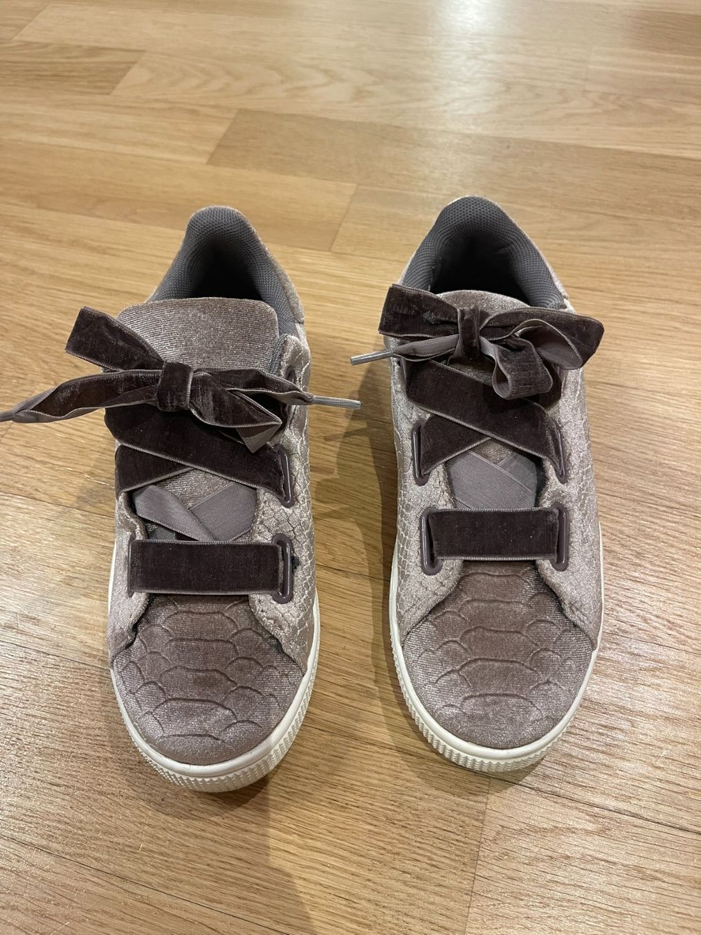Scarpe da donna: -Sneakers Samt-look, Gr. 37 – Usato da Rheineck venduto da FGeissler