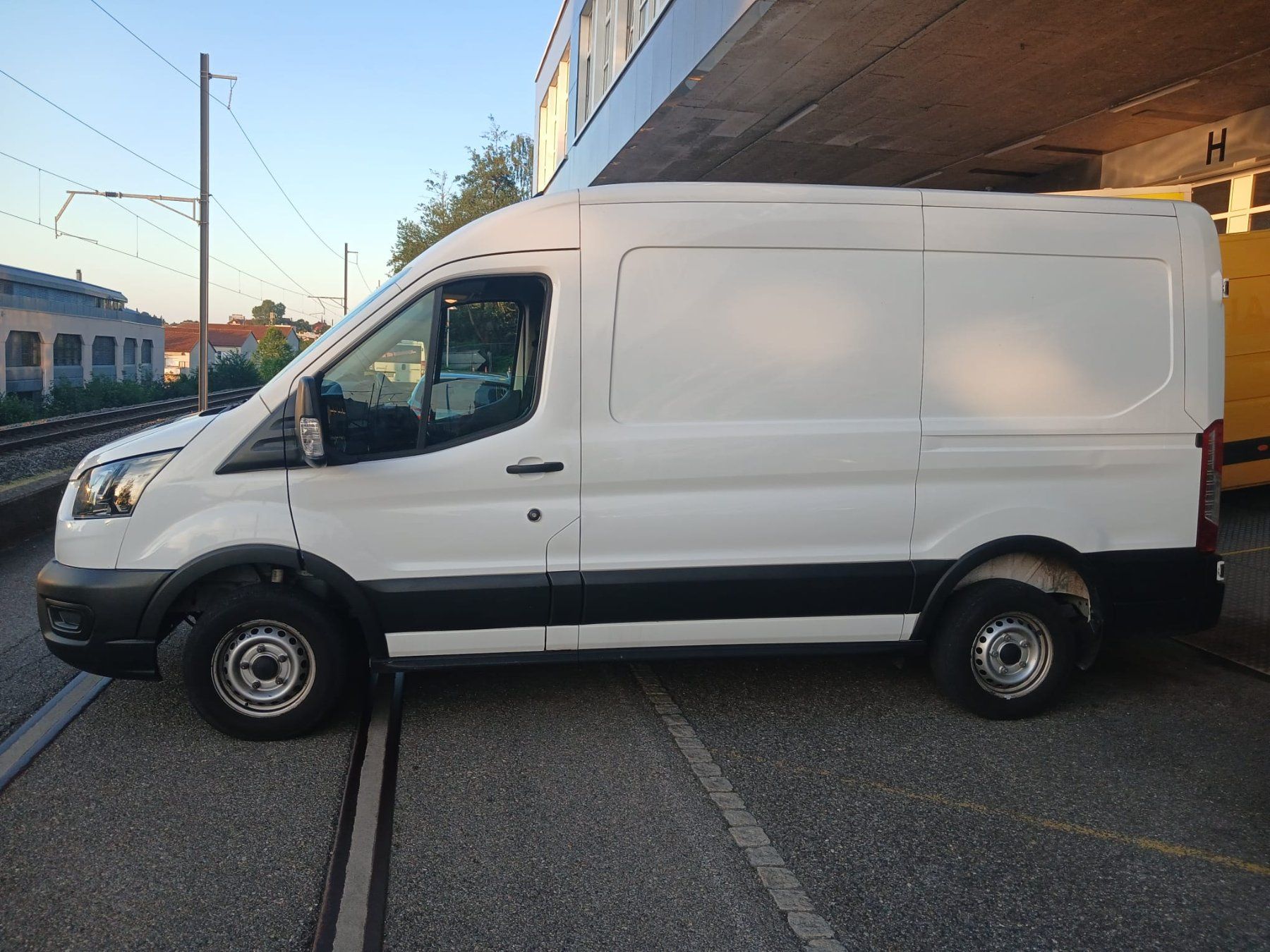 Ford Veicoli commerciali: Ford Tranzit 290 L2 2.0 Diesel – Usato da St.Gallen venduto da Nele23 6