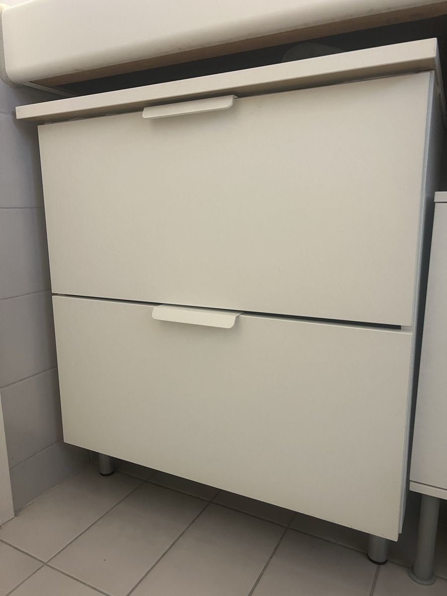 Ikea Armoires: Badezimmerschrank – D'occasion à Unterengstringen par cck_