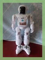 Spielzeug Roboter weiss mit Fernbedienung sehr guter Zustand