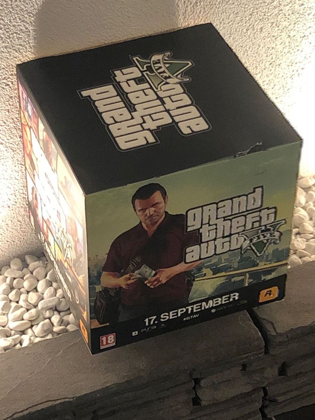 Giochi: GTA Five Aufsteller Werbewürfel – Usato da Kestenholz venduto da Matti_10 1