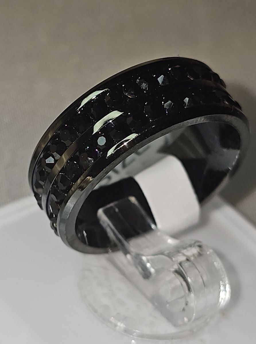 Anelli: Stilvoller Ring in Schwarz mit Kristallen, Gr. 9 – Nuovo (secondo la descrizione) da Grenchen venduto da dar_6d52 1