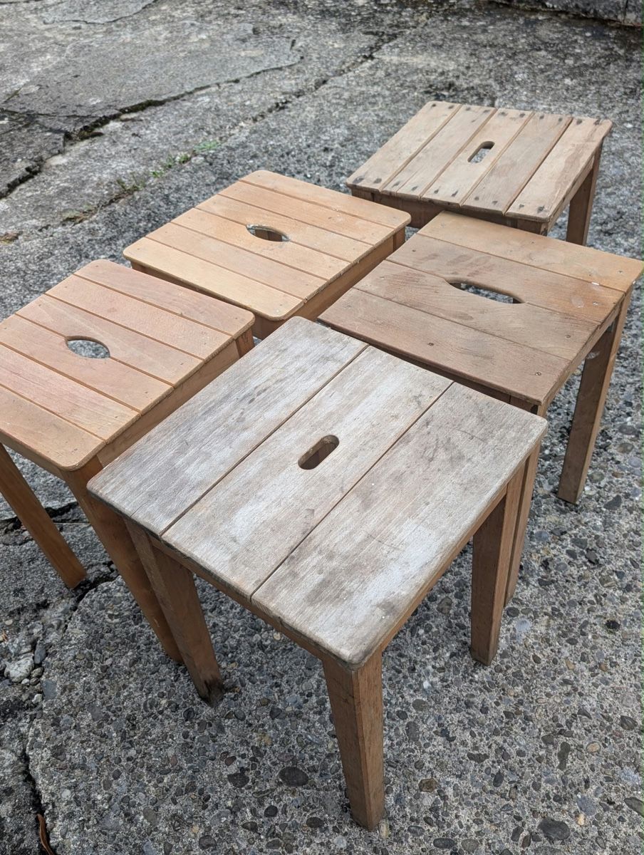 Hocker: 5X Hocker aus Holz – Gebraucht aus Dietikon von janatroendle