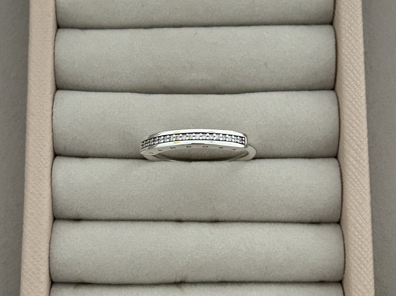 Pandora Anelli: Original Pandora Signature I-D Pavé Ring - RRP CHF 75.00 – Nuovo (secondo la descrizione) da Rheinfelden venduto da Boutique_Luxe
