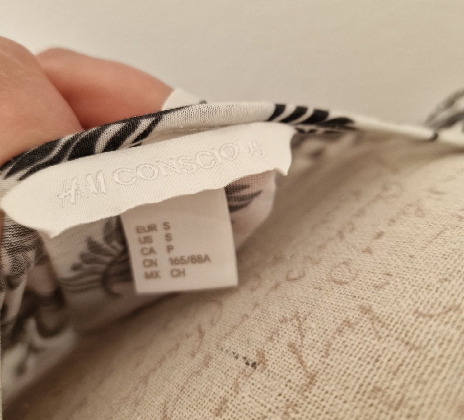 H&M Top: H&M | Gemustertes Top – Usato da Basel venduto da Lemonn 4