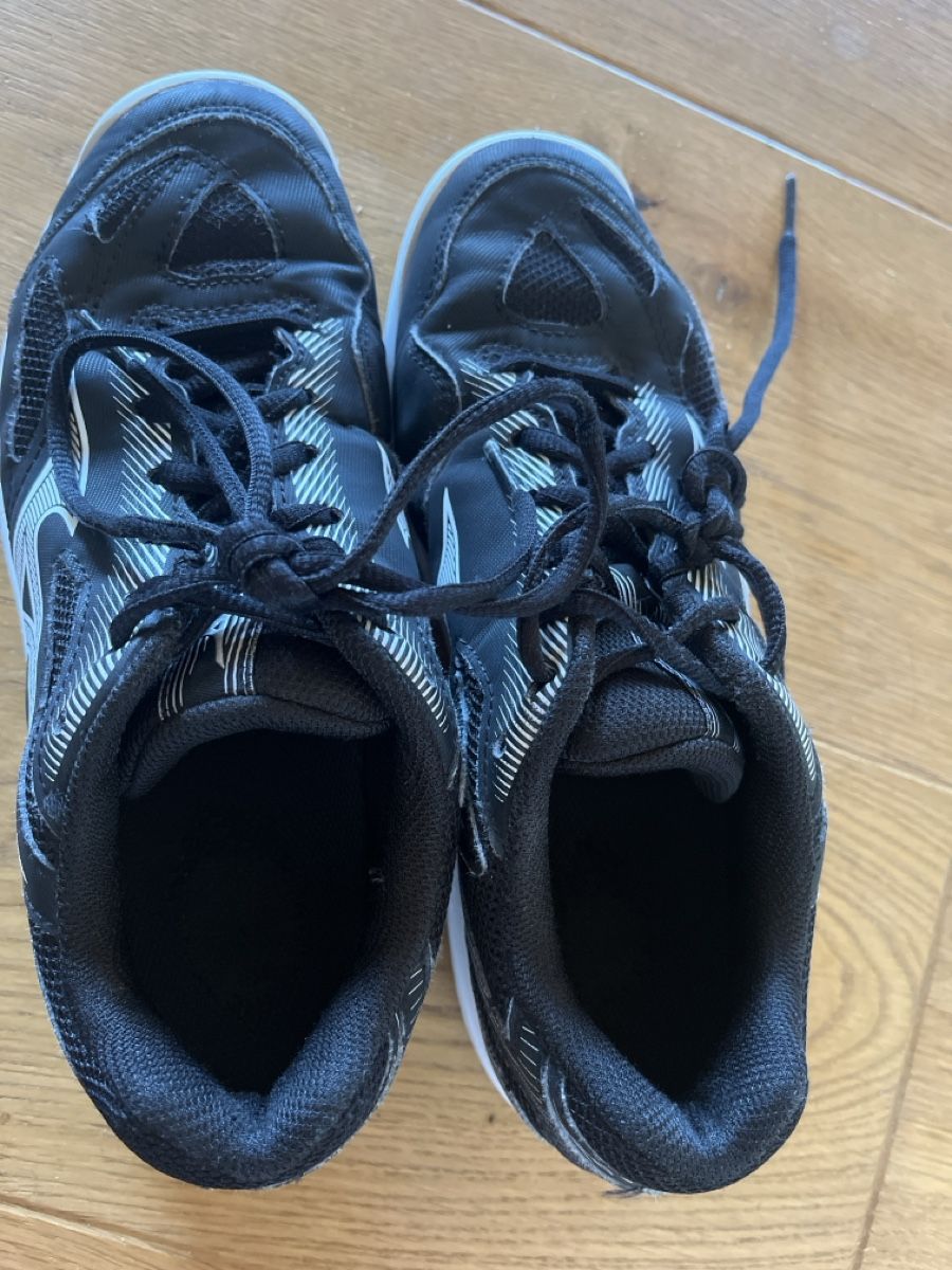 Mizuno Herrenschuhe: mizuno Hallenschuhe 38.5 – Gebraucht aus Balmberg von Berglihof 2