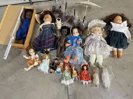 Lot: 16 Puppen, div. Grössen, teilw. Porzellankopf. En block