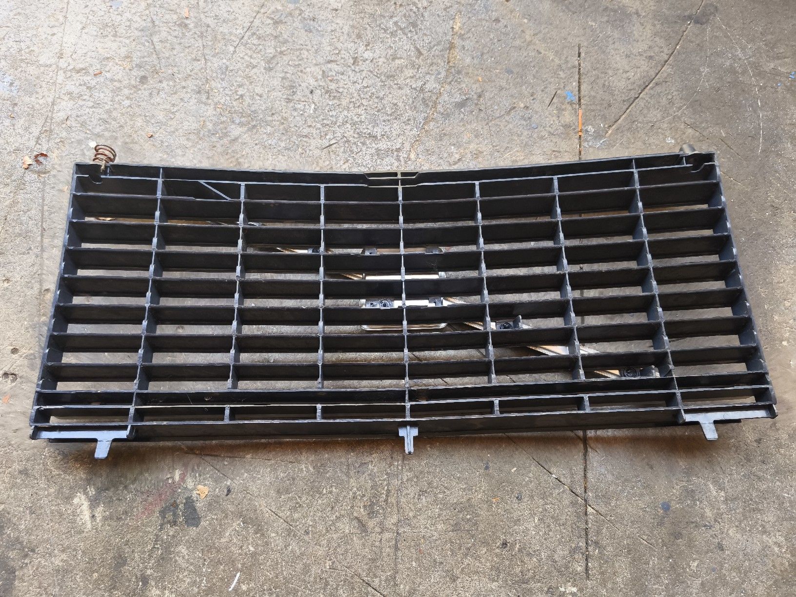 Volvo Alle Autoersatzteile: Volvo 240 Frontgrill -82 – Gebraucht aus Ernetschwil von Volvo0815 4