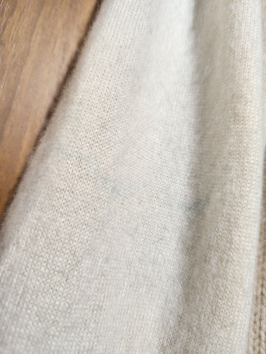 Maglioni & Felpe: Pull Cachemire Damour blanc col V taille XL – Usato da Niedergösgen venduto da Eva2410 9