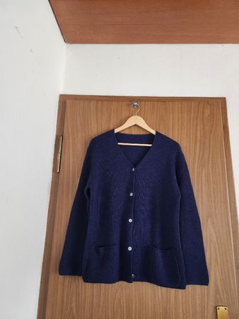 Cardigan en laine bleu marine taille L/XL 