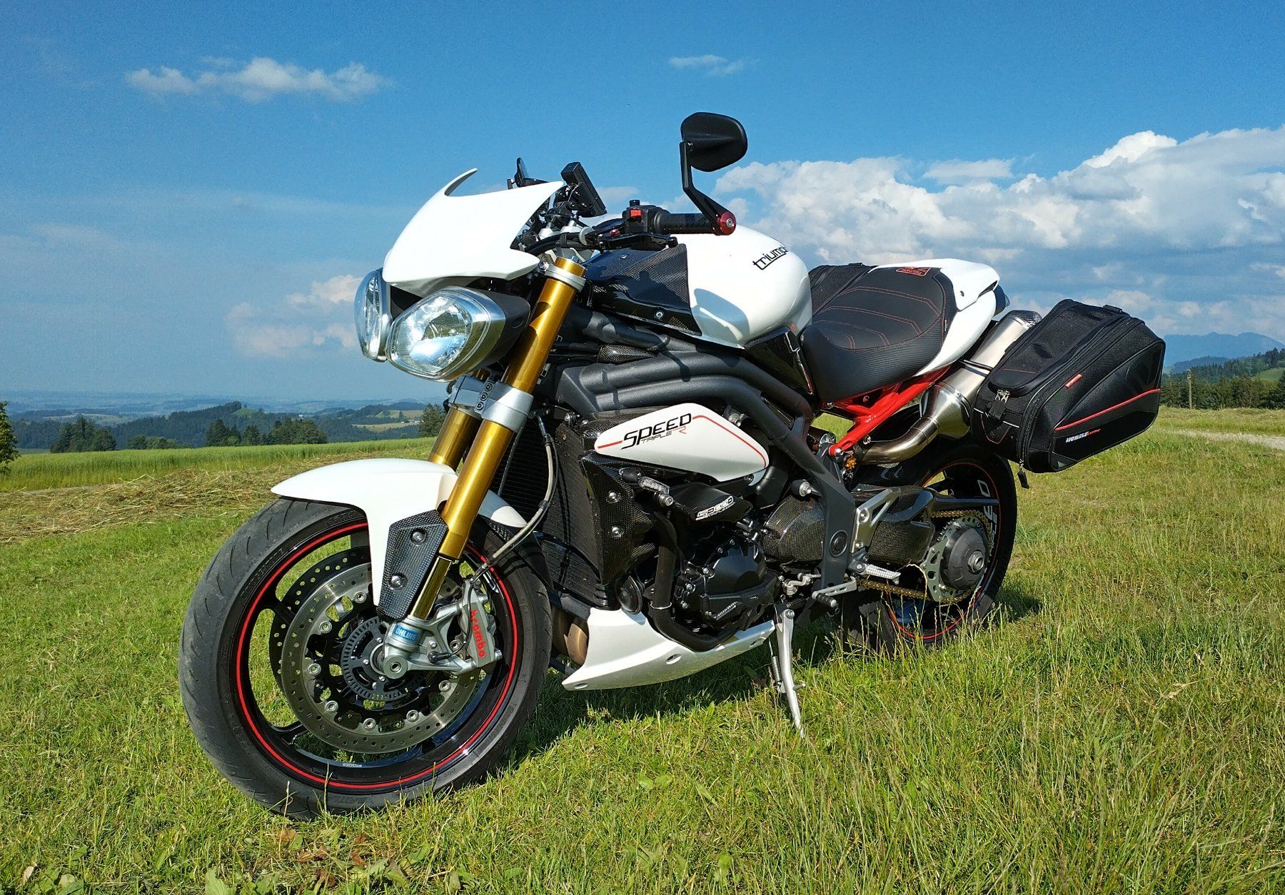Triumph Strada: Triumph Speed Triple 1050 R  Launch Edition – Usato da Huttwil venduto da Materia 3