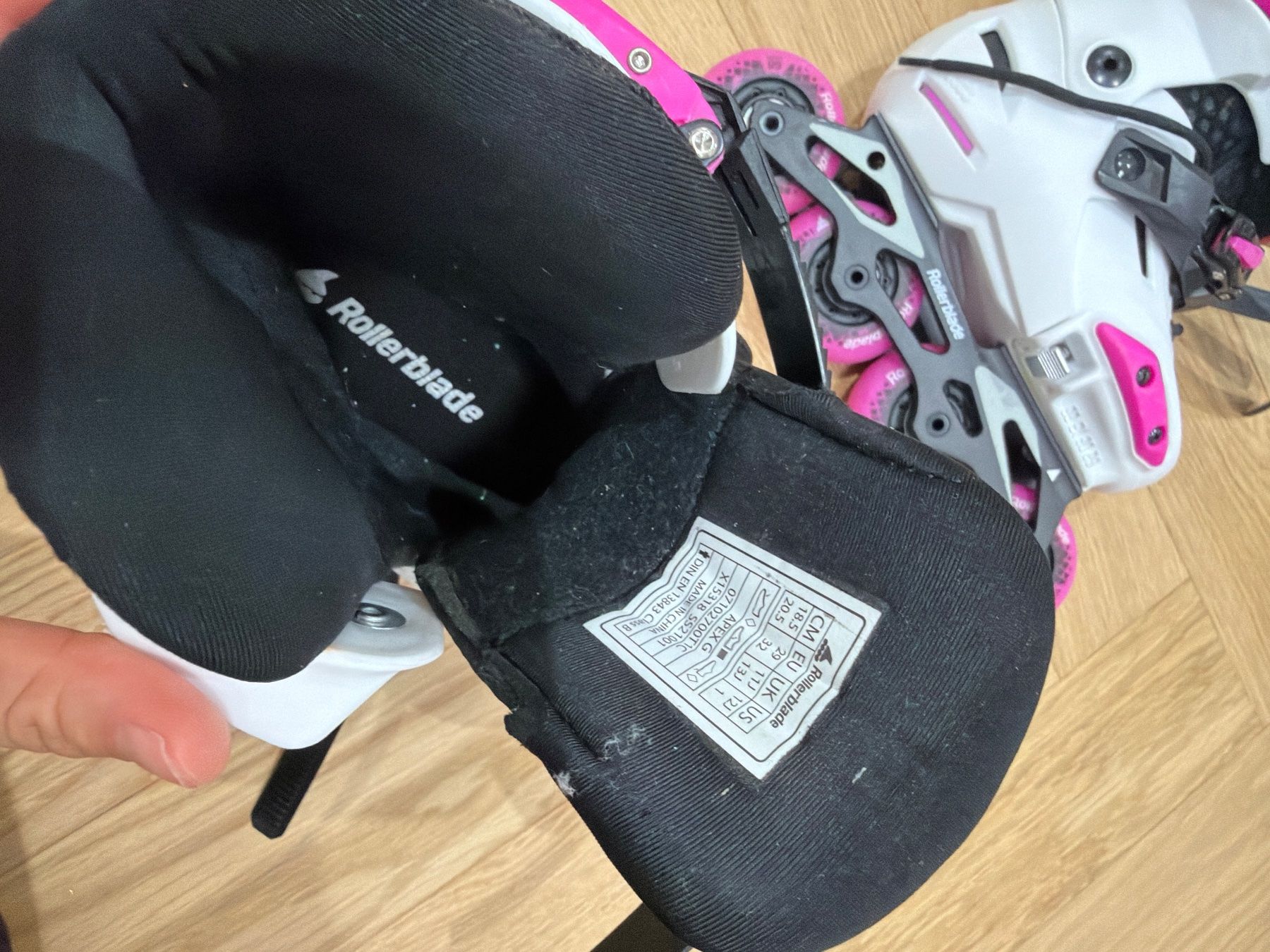 Pattini in linea & Pattini a rotelle: Inline Skates Rollerblade verstellbar Grösse 29-32 neu – Usato da Roggwil TG venduto da est_r5x7 2