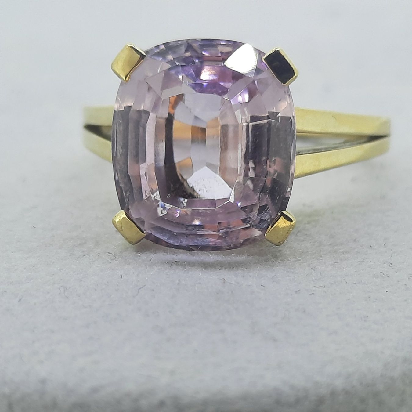 Anelli: Edler Goldring mit wunderschönem Kunzit Edelstein – Usato da Unterägeri venduto da Altgoldschmuck 2