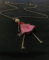 Halskette mit einer Dame als Anhänger