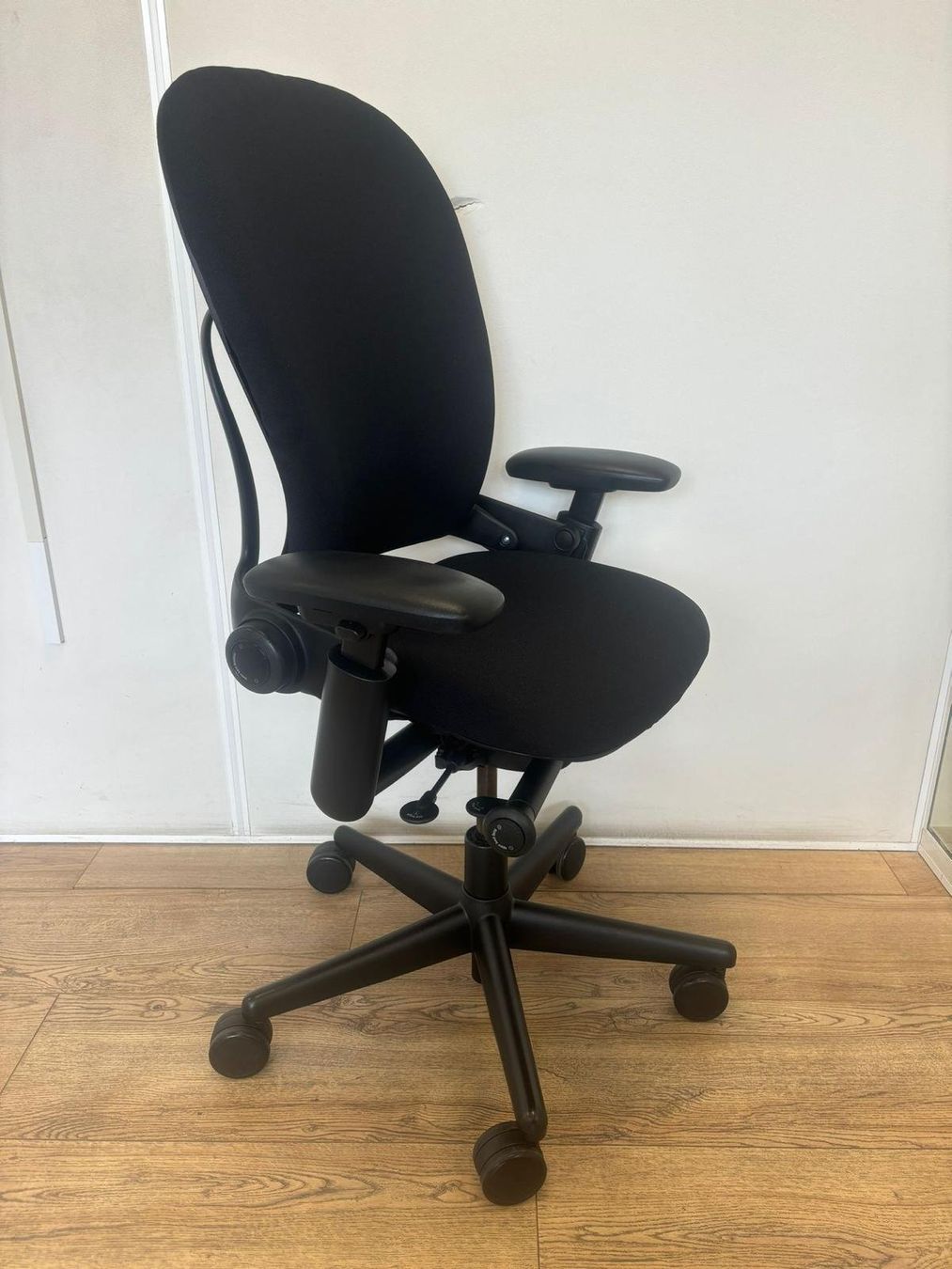 Steelcase Sedie: Refurbished Steelcase Leap Schwarz – Usato da Purmerend venduto da Offeco 7
