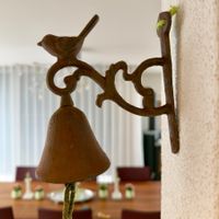 Vogel-Glocke aus Gusseisen - rustikaler Charme