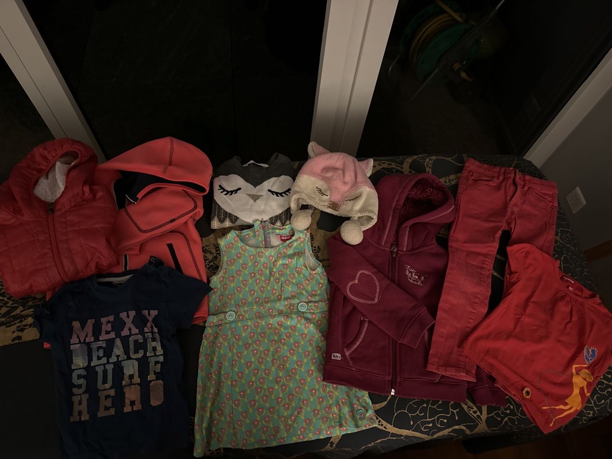 Lotti & Set di vestiti: Kleiderpaket gr.104 Mädchen - 12 Stück – Usato da Oberägeri venduto da Loup18