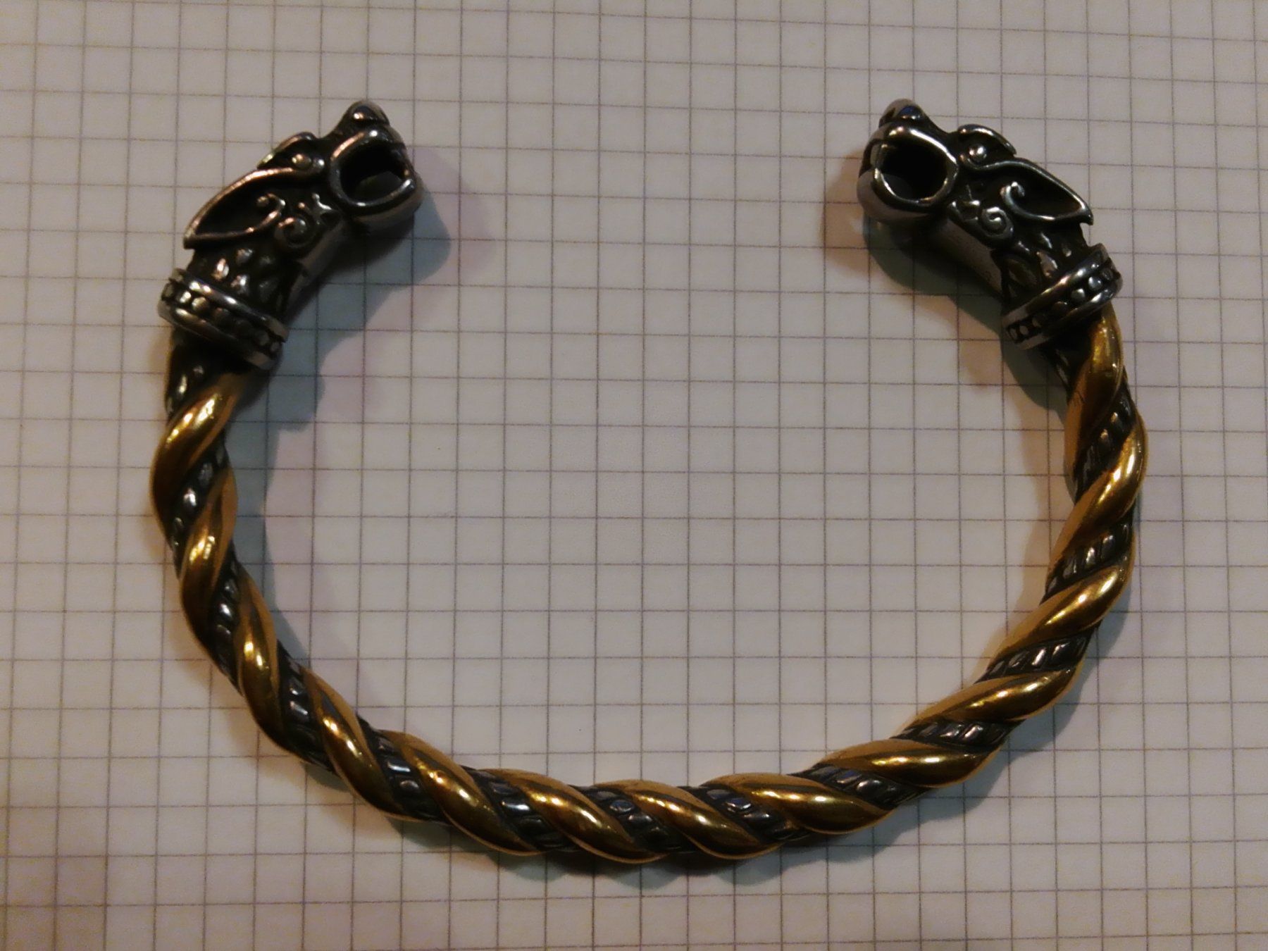 Bracciali & Braccialetti: Offener Wikinger Armreif mit Drachenköpfen – Nuovo (secondo la descrizione) da Nottwil venduto da Dorje67 1