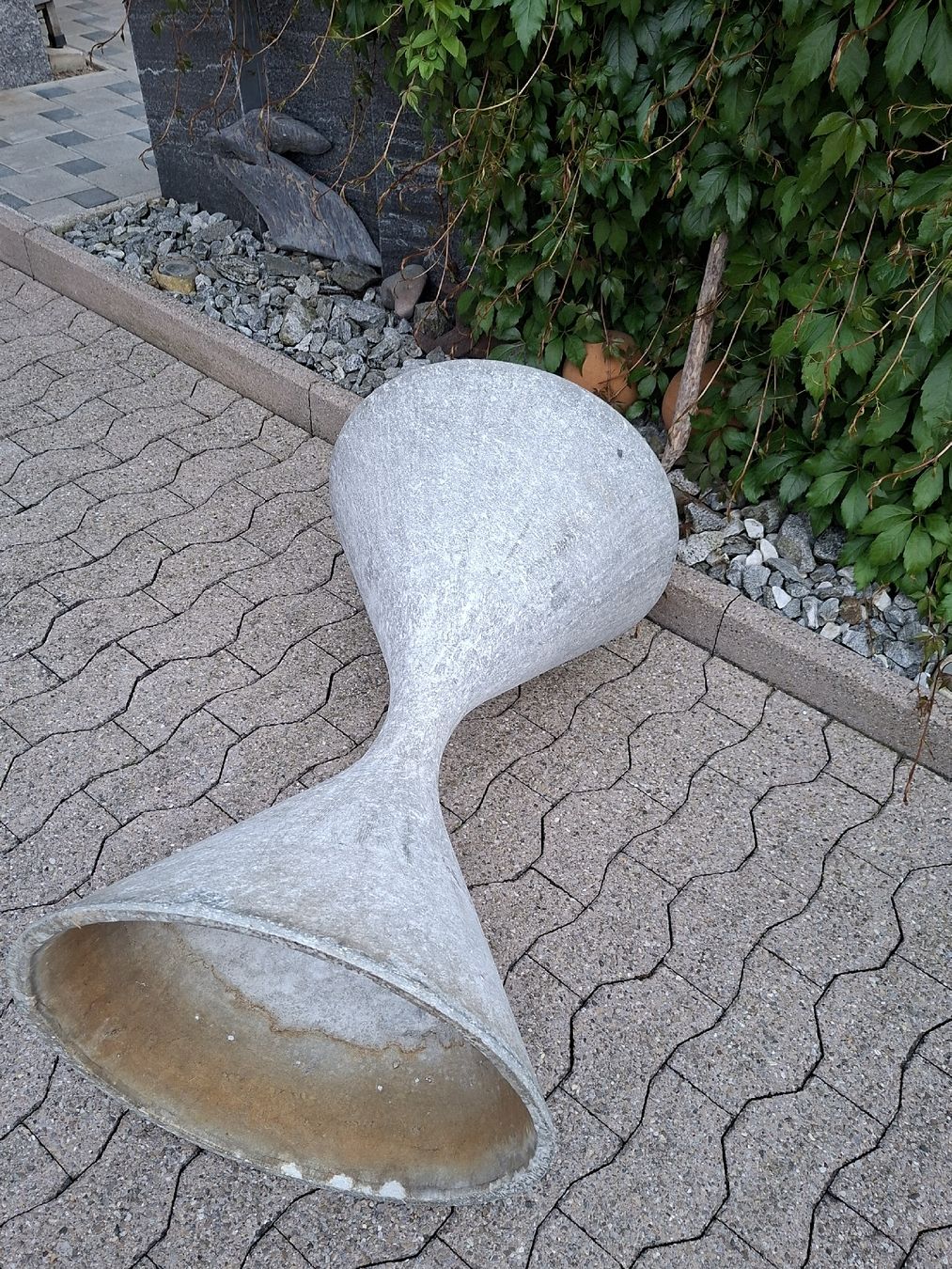 Eternit Vasi per fiori: Willy Guhl Blumenspindel Eternit – Usato da Ganterschwil venduto da HeidiuPeter 5