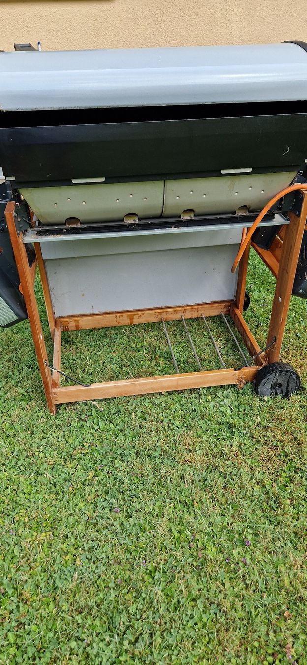 Grils: Barbecue Campingaz 4 series Woody LX – D'occasion à St. Ursen par cpi23 7