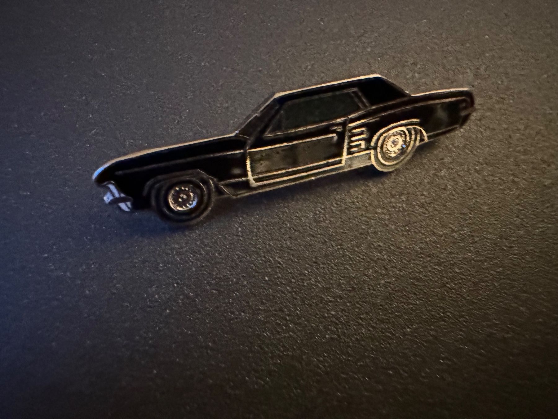 Placchette & Badge: Pin Truck Auto Wagen Bus Oldtimer – Usato da Galgenen venduto da rub_f6kh