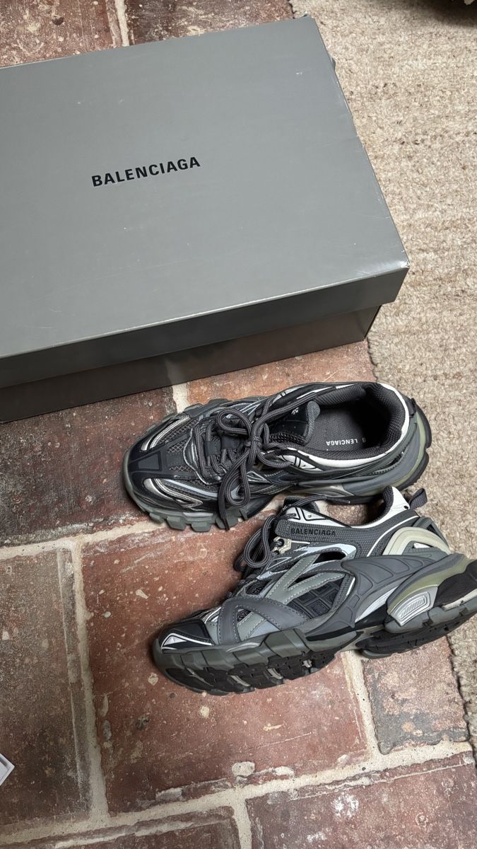 Balenciaga Scarpe da uomo: Balenciaga Track 2 Sneakers grau, mit Box – Usato da Bern venduto da kue_db29 1