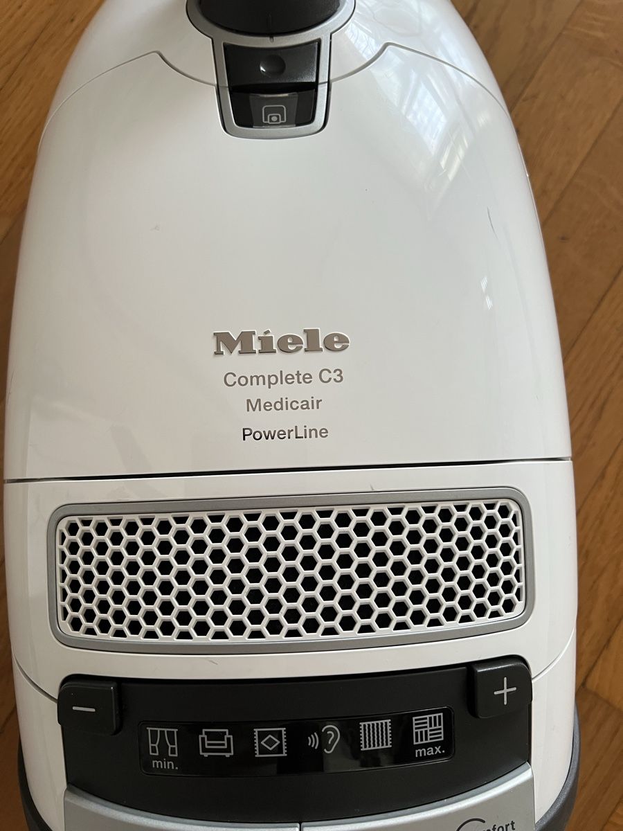 Miele Aspirapolveri & Accessori: Staubsauger – Usato da Rapperswil SG venduto da dunaway