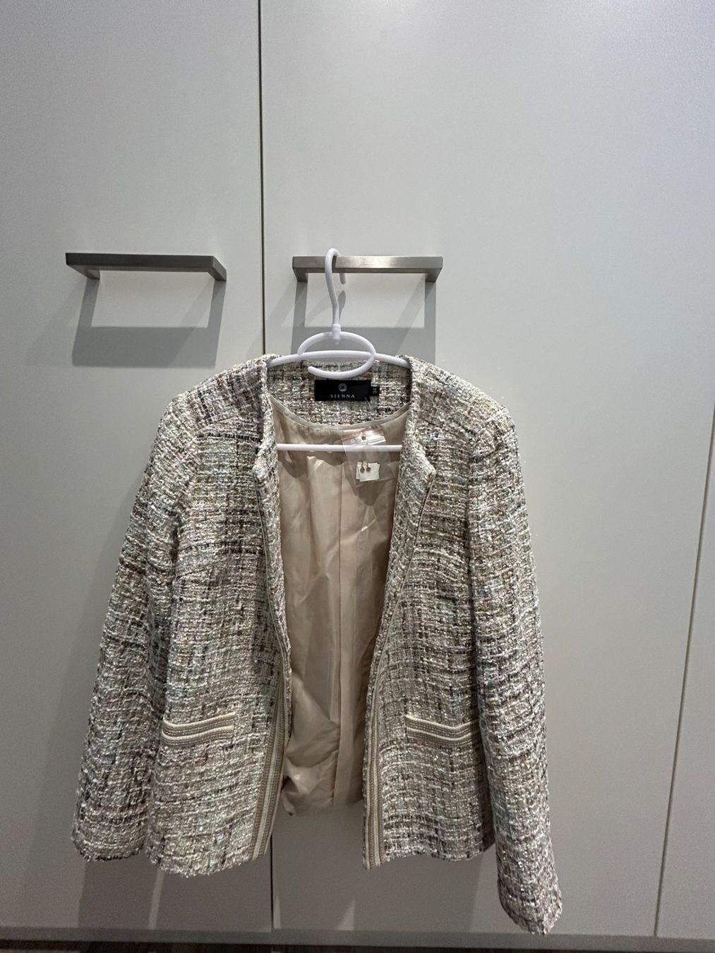 Jacken: Jacke von SIENNA – Neu (gemäss Beschreibung) aus Biel-Benken BL von ser_z25x