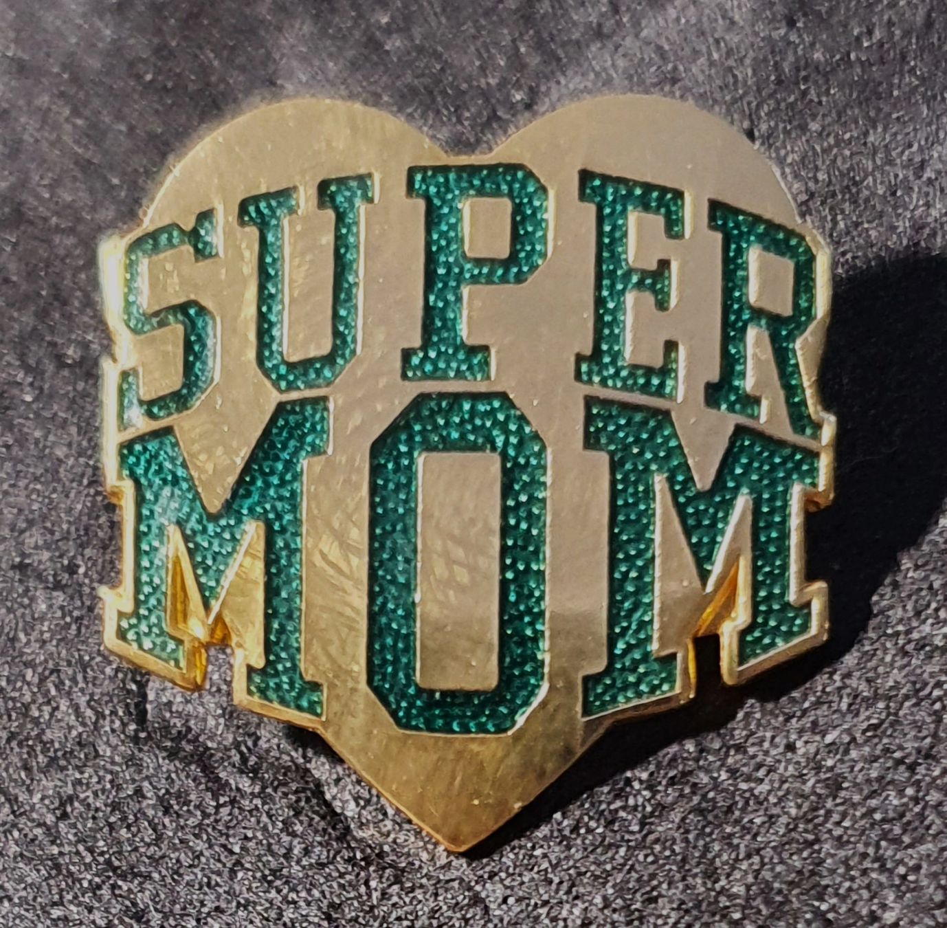 Plaketten & Abzeichen: GG234 - SUPER Mom – Gebraucht aus Reinach BL von Boston-Verkauf