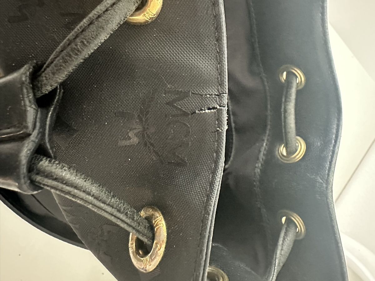 Mcm Sacs femmes: MCM Beuteltasche schwarz monogramm gebraucht – D'occasion à Walzenhausen par auw_sx8w 5