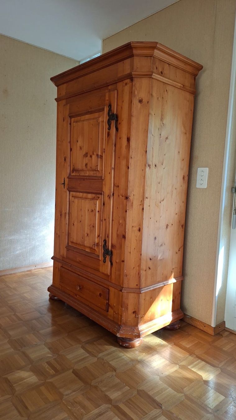 Armoires: Armoire ancienne en bois – D'occasion à Lausanne par wan_hh6x 1