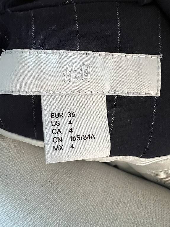 Giacche: Blazer mit feinen Nadelstreifen Grösse S – Usato da Urdorf venduto da Marybyii 2