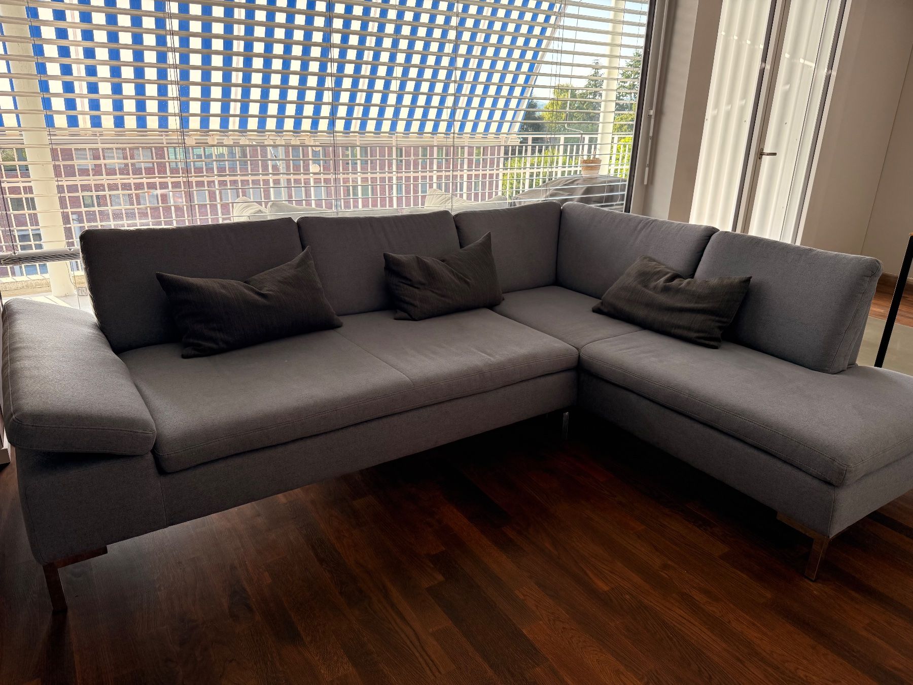 Sofas: Ecksofa aus Stoff, grau – D'occasion à Zug par snowwhite5 7