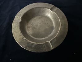 Schöner Vintage Aschenbecher, massiv, Messing, signiert, Ø16