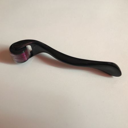 MICRO-NEEDLING DERMA ROLLER