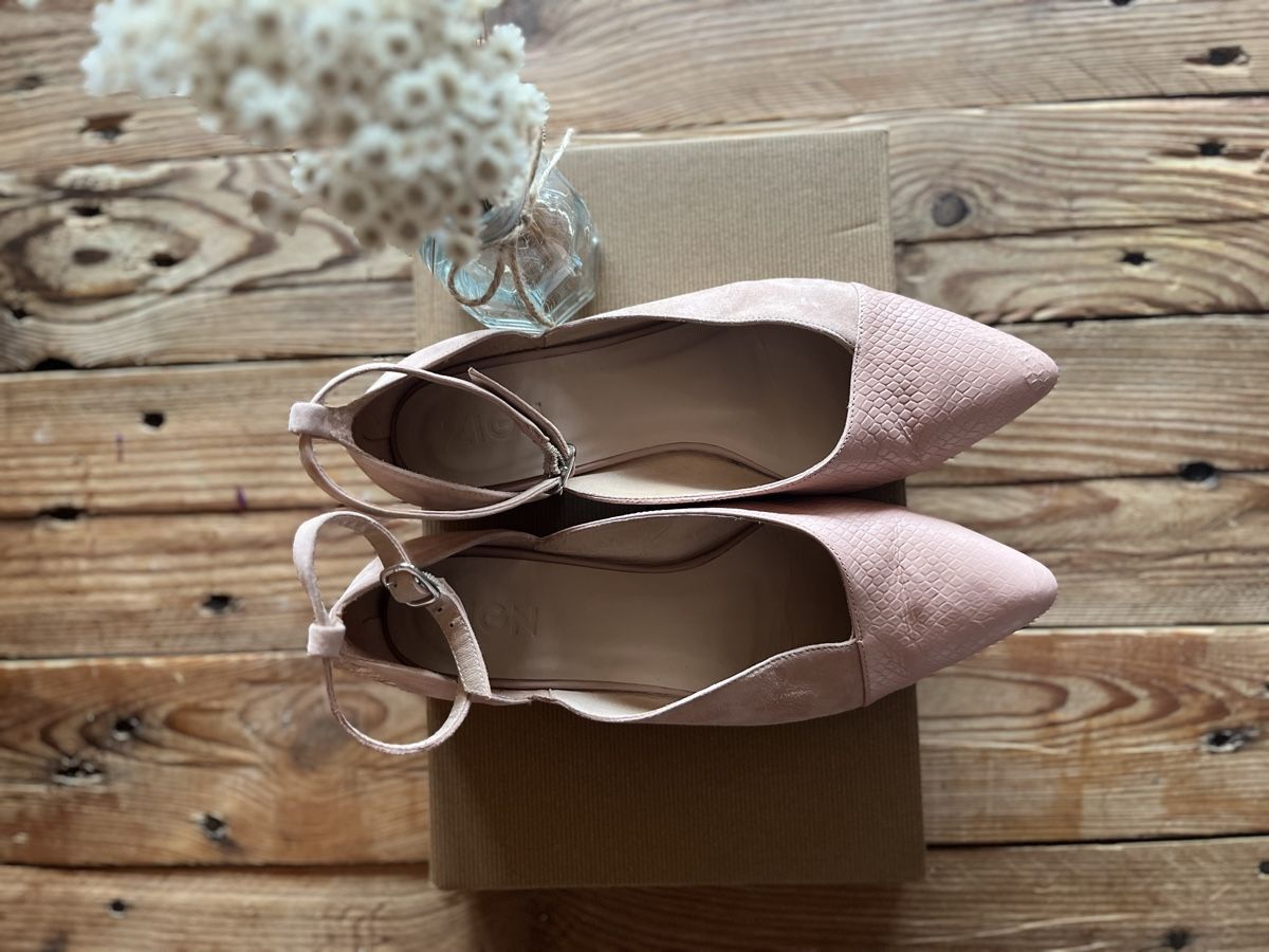 Damenschuhe: Zign Riemchenballerina nude – Gebraucht aus Nesslau von -Unique-