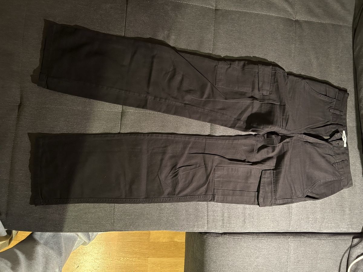 Pull&Bear Pantaloni: Pantalon cargo noir (Pull&bear) – Usato da Lausanne venduto da Af2016 1