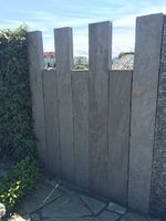 Sichtschutz / Palisaden / Stelen aus Naturstein 250 cm lang