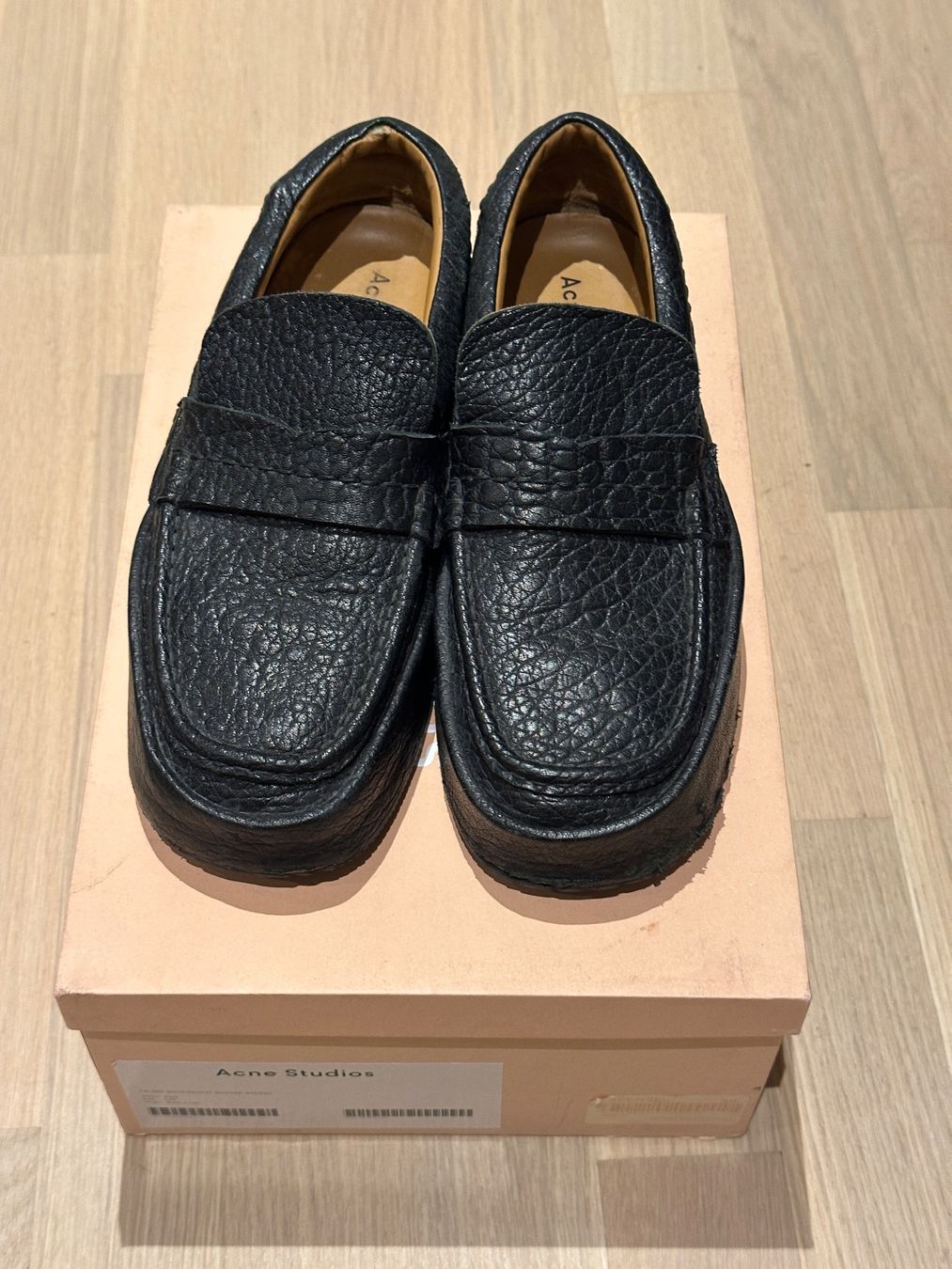 Acne Studios Scarpe da uomo: Acne Studios Schwarzleder Balen Loafers – Usato da Zürich venduto da alif 2