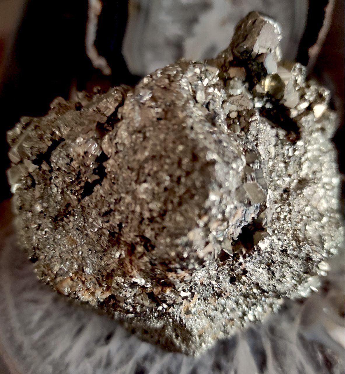 Mineralien & Heilsteine: GOLDENER PYRITSTEIN, GROSS, ECHT,  980 G. – Neu (gemäss Beschreibung) aus Weiningen ZH von actera 8