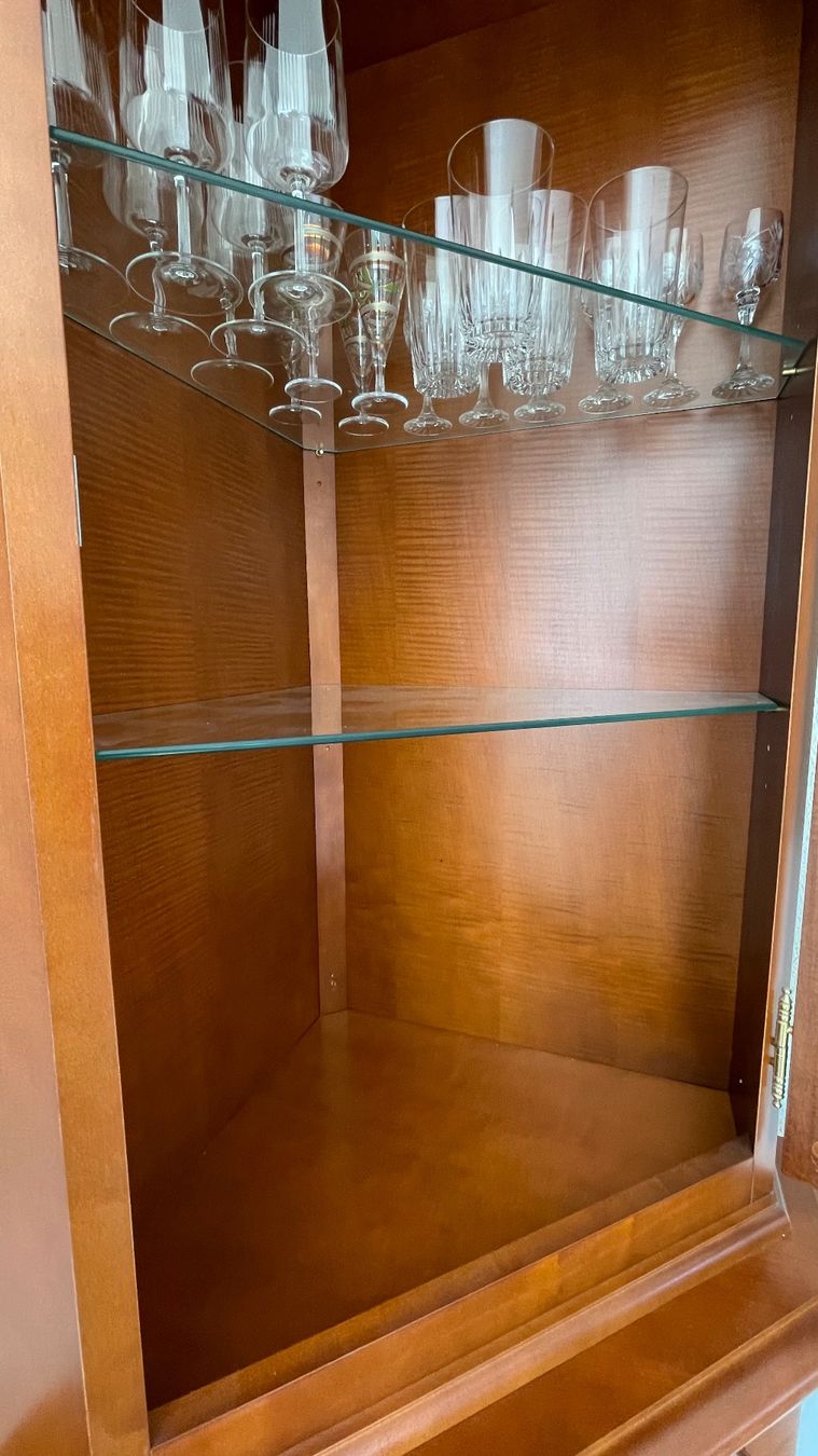 Vitrinen: Klassische Eckvitrine mit Beleuchtung – Kirschbaum – Gebraucht aus Wettswil von MoeLu 7