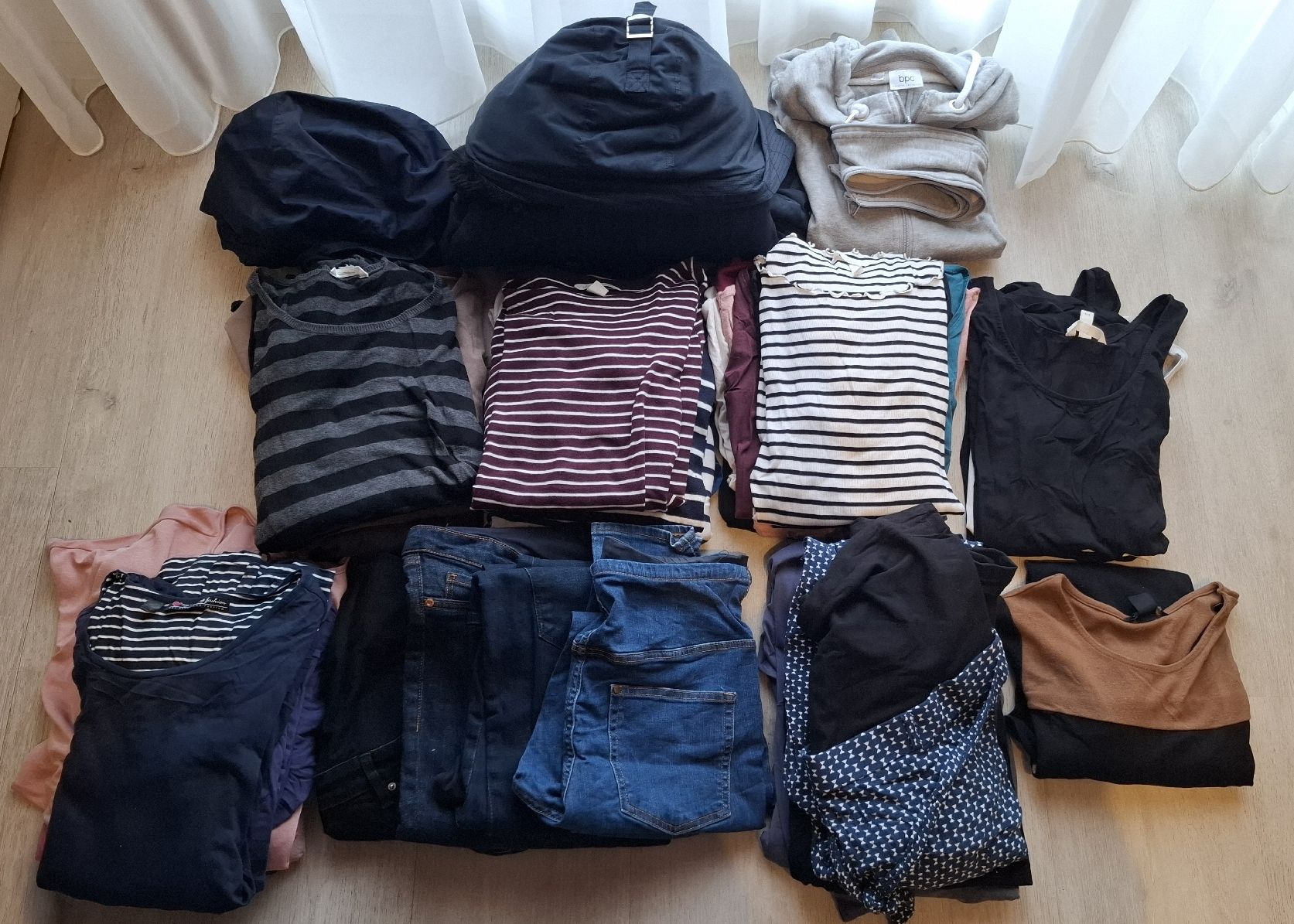 Kleiderpakete: Umstandsmode - Grösse M-L+ - Grosses Set mit Jacken – Gebraucht aus Wünnewil von Rina016