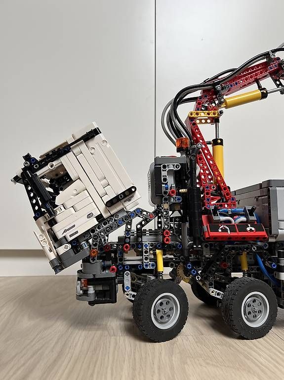 Lego Kit di costruzioni: LEGO technic Mercedes-Benz Arocs – Usato da Breitenbach venduto da val_6vfq 1