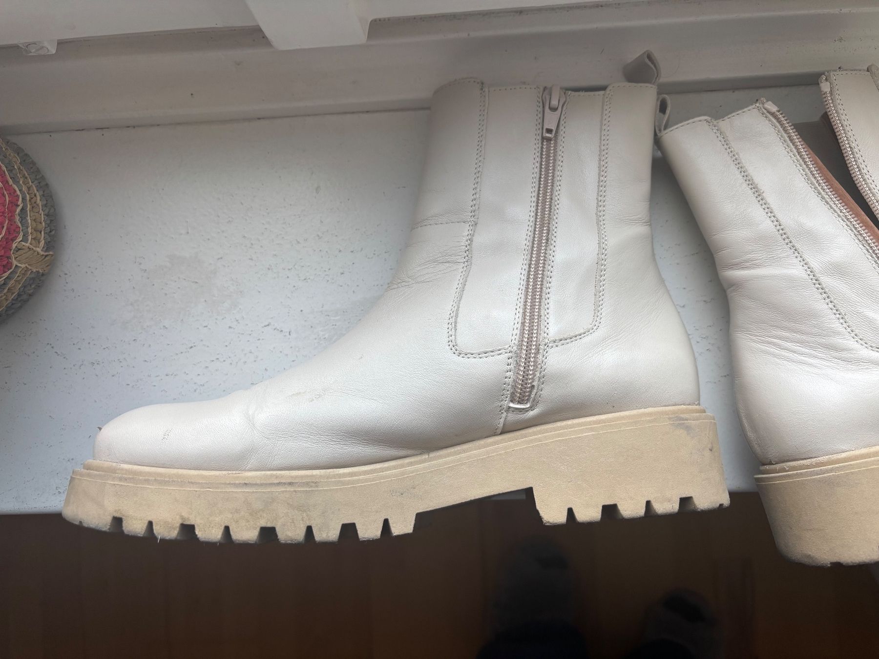 Scarpe da donna: Stylish Cream Leather Ankle Boots - Size 40 – Usato da Zürich venduto da yoshi27 1