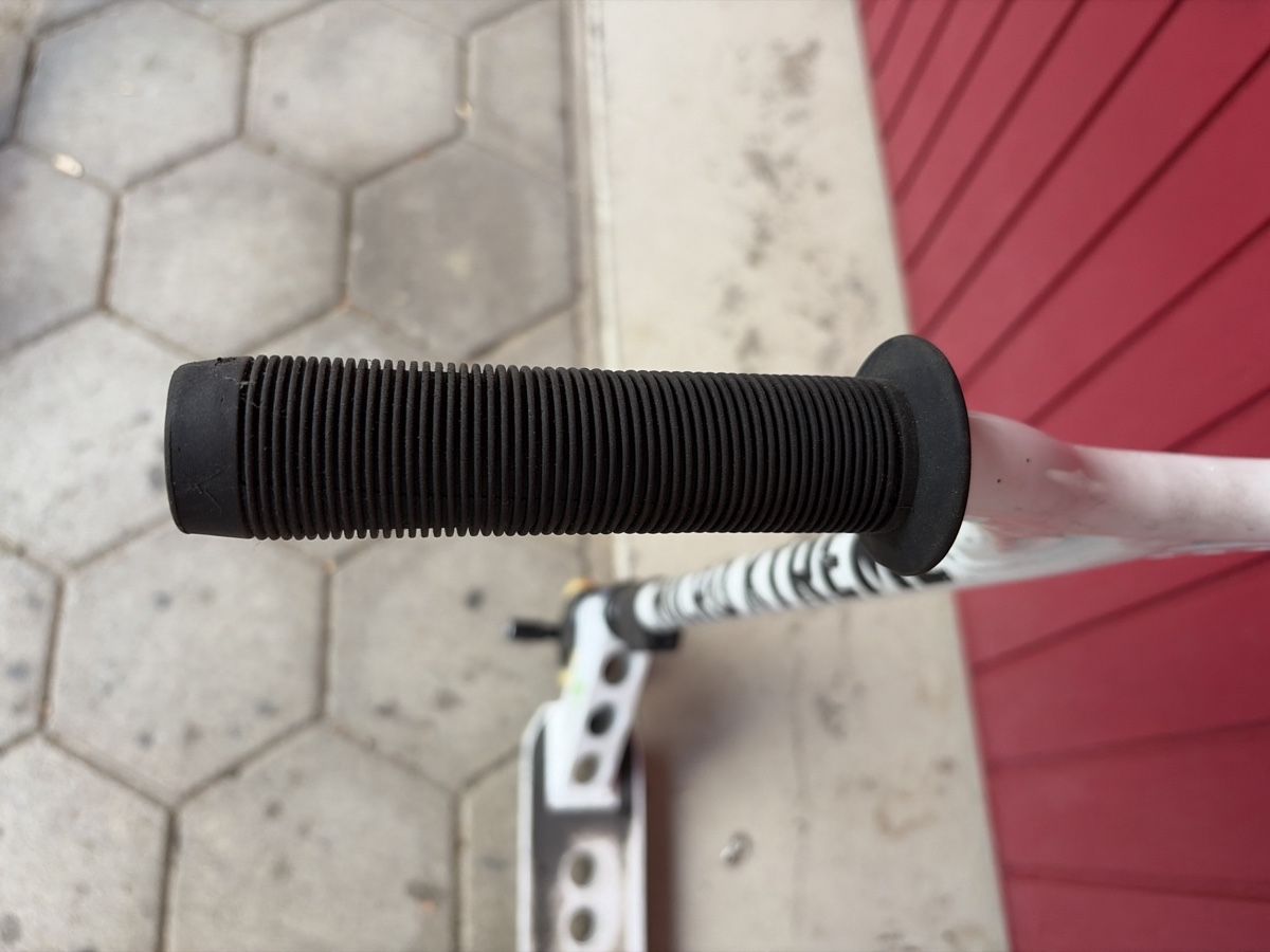 Micro Kickboard: Stunt Scooter Micro Xtreme weiss  – Gebraucht aus Attelwil von Brumm3 3