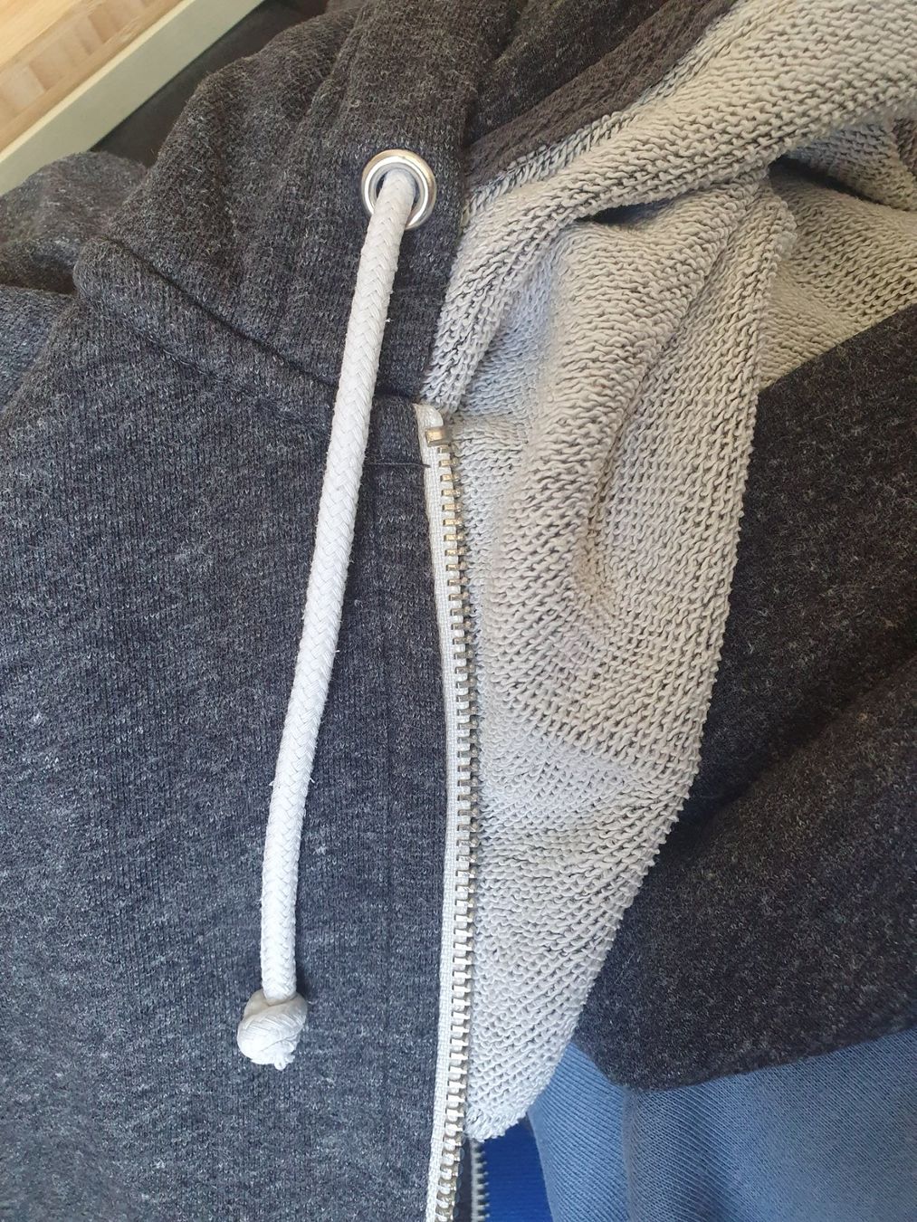 H&M Maglioni & Felpe: Kapuzenpullover H&M schwarz – Usato da Bern venduto da NilsMosi 5