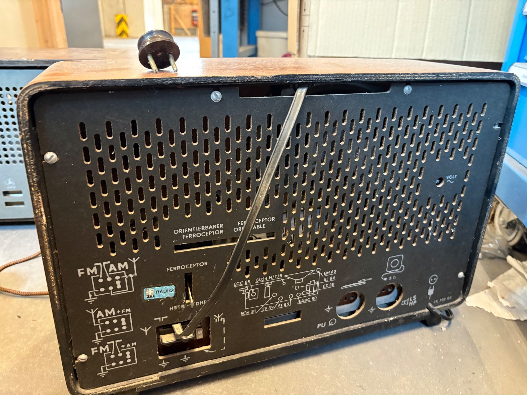 Radios: Radio Philips – Gebraucht aus Chur von Feschtland 1