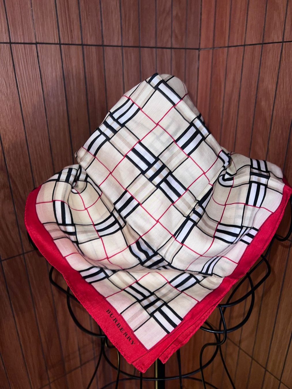 Burberry Foulard & Sciarpe: Burberry Vintage Tuch Nova Check Rot – Usato da Winterthur venduto da Dejv