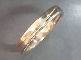 Edler Goldring aus 18 Karat